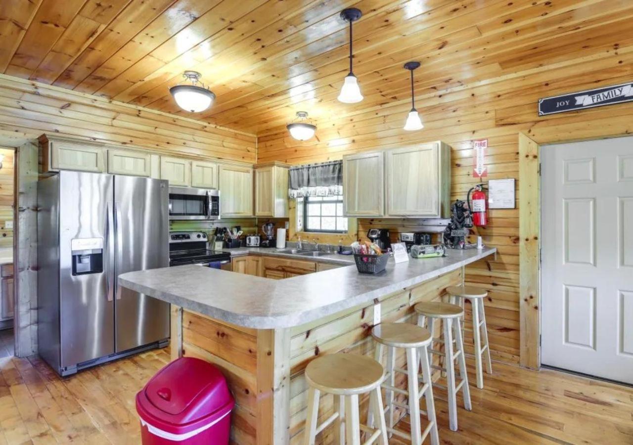 Fabulous Pet-Friendly, Family Cabin With Outdoor Kitchen, Hot Tub, Sauna, Fireplace, Theater Room, Arcade, Pool Table, And Fire Pit Within Minuties Of Dollywood Севьервилл Экстерьер фото